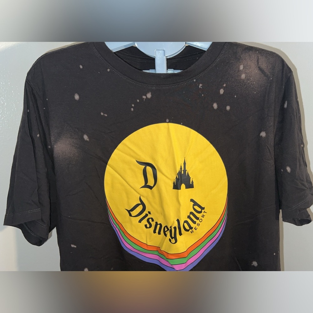 Disneyland Logo Bleach Spot T-Shirt for Adults - Picture 7 of 7